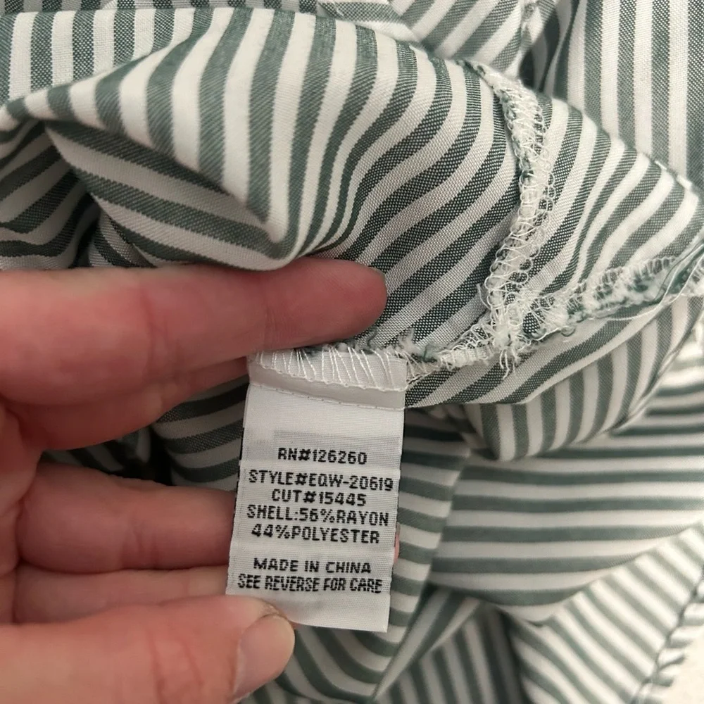 Velvet Heart Los Angeles Button Down Shirt Women’s Medium Green White Stripe
